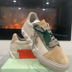 Off-White Vulcanized Low Beige Sneakers (W 6.5 / EU 37)